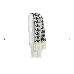 DKNY Blanket Wrap.   0149